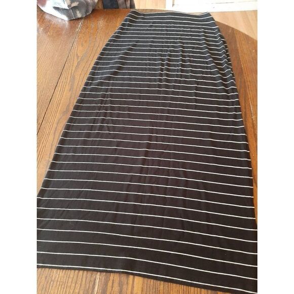 Size SP Small Petite Old Navy Black White Rayon Striped Maxi Skirt Elastic Waist - Picture 3 of 3